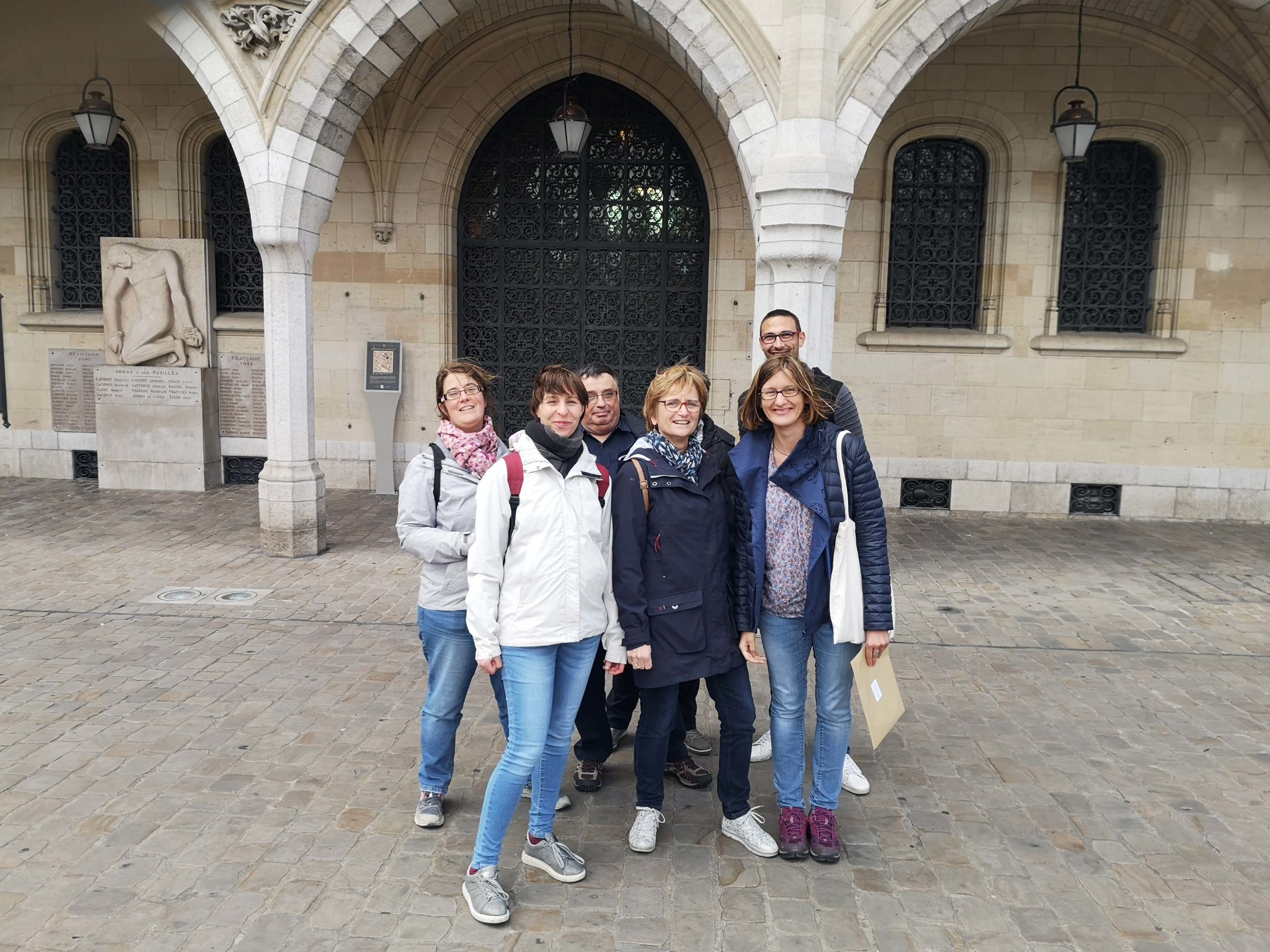 Photo d'un groupe en team building