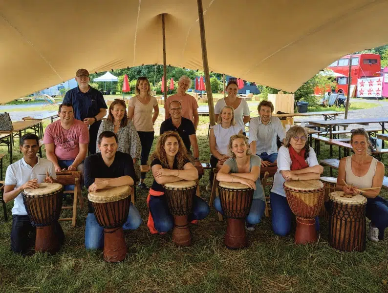Animation musicale de team building avec percussions et body drum en entreprise