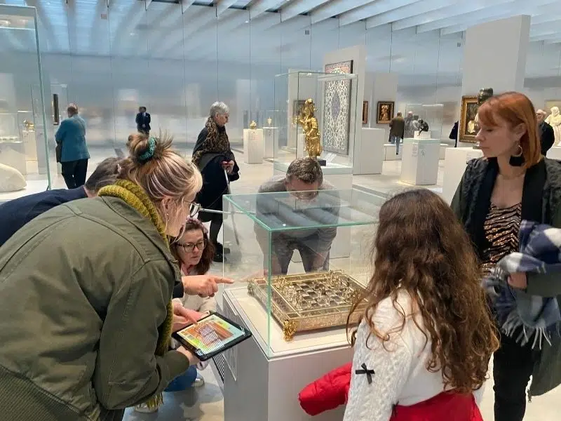 Jeu de piste de team building au Louvre-Lens pour entreprise dans les Hauts-de-France