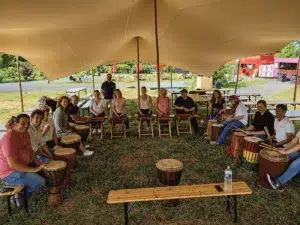 Atelier de cohésion d’équipe autour du rythme animé par des musiciens professionnels