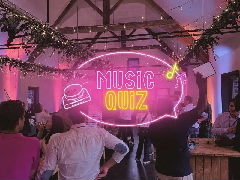 Animation de cohésion d’équipe avec buzzers, tablettes et quiz musicaux