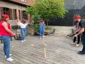 Jeu de piste en équipe inspiré de Fort Boyard avec défis de logique, énigmes père fouras et sarbacane