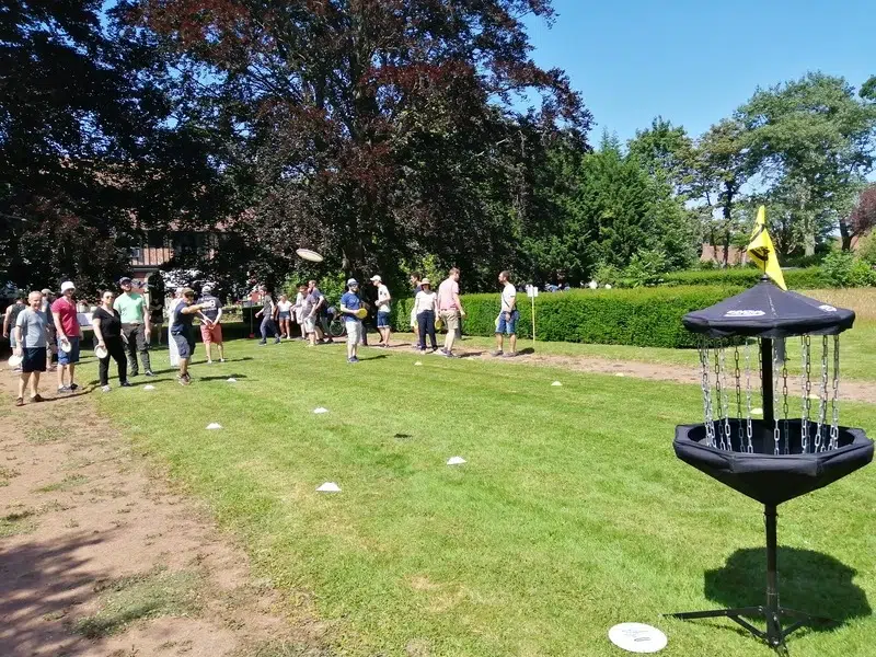 Séminaire d’entreprise olympiades guinguette avec défis d’agilité, de précision et animations ludiques