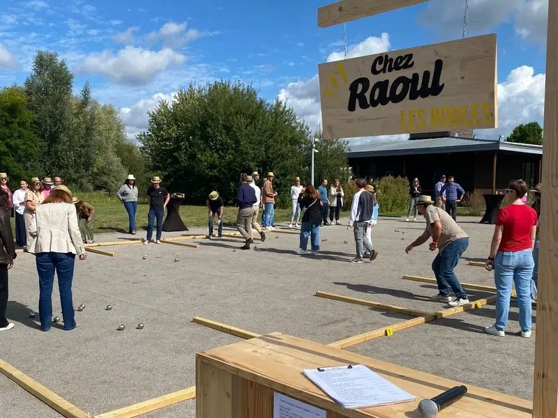 Animation cohésion d’équipe avec jeux en bois, fléchettes et défis mölkky