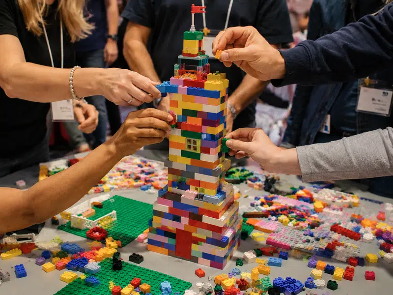 Animation de cohésion d’équipe avec défis Lego, créativité et collaboration