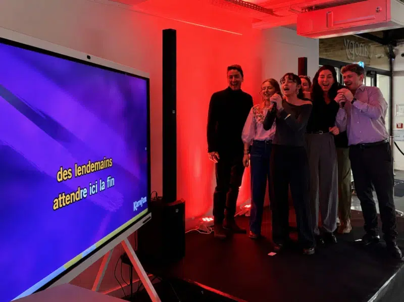 Jeu de team building participatif avec Music & Quiz, blind test et défis en équipe
