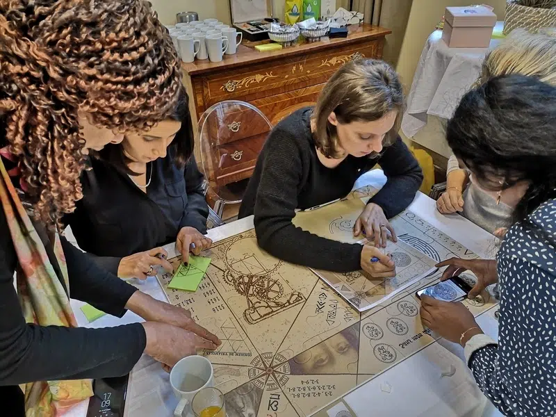 Animation de team building type escape game sur le thème du Da Vinci Code avec parchemin mystérieux