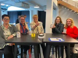 Jeu de team building participatif avec quiz, musique et défis en équipe
