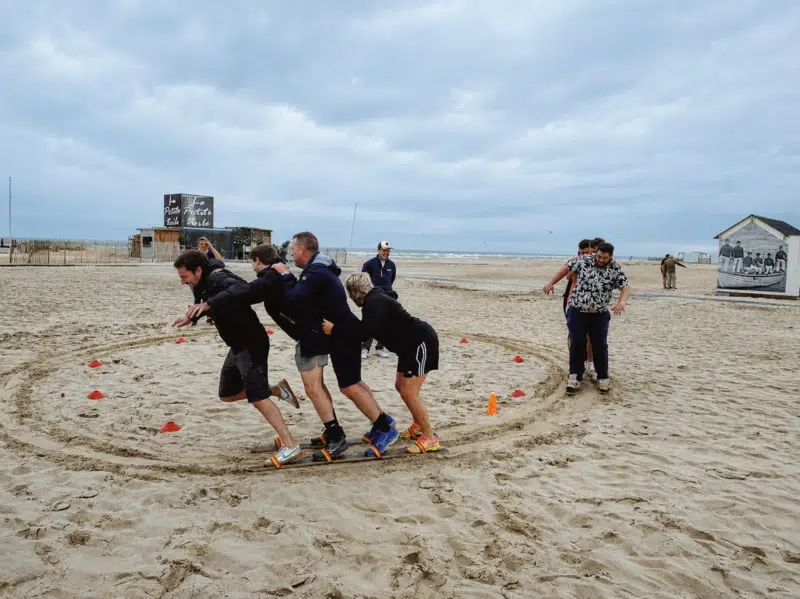 Séminaire d’entreprise avec challenge sportif en plein air sur la plage