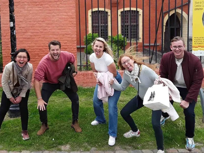 Animation de cohésion d’équipe en centre-ville avec tablette interactive