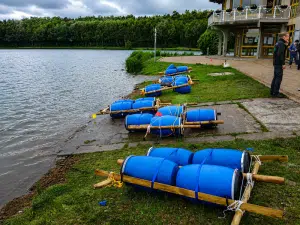 Jeu d’aventure team building avec balises, boussole et course de radeau