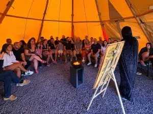 Participants réunis pour résoudre des énigmes et identifier les infiltrés