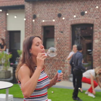 evenementiel Femme à une soirée réalisée par Arcade
